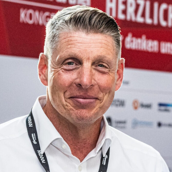 Alexander Gierden, Vertriebsleiter, Mitglied der Geschäftsleitung, atecto GmbH, Co-Creator at the Masterclass Summit