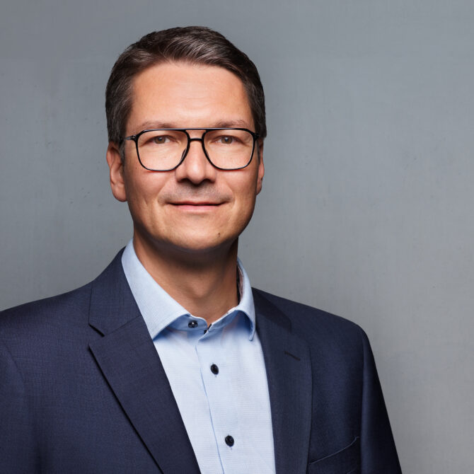 Olav Spiegel, Head of Digital Resilience - Strategy, Governance, and Transformation, Allianz